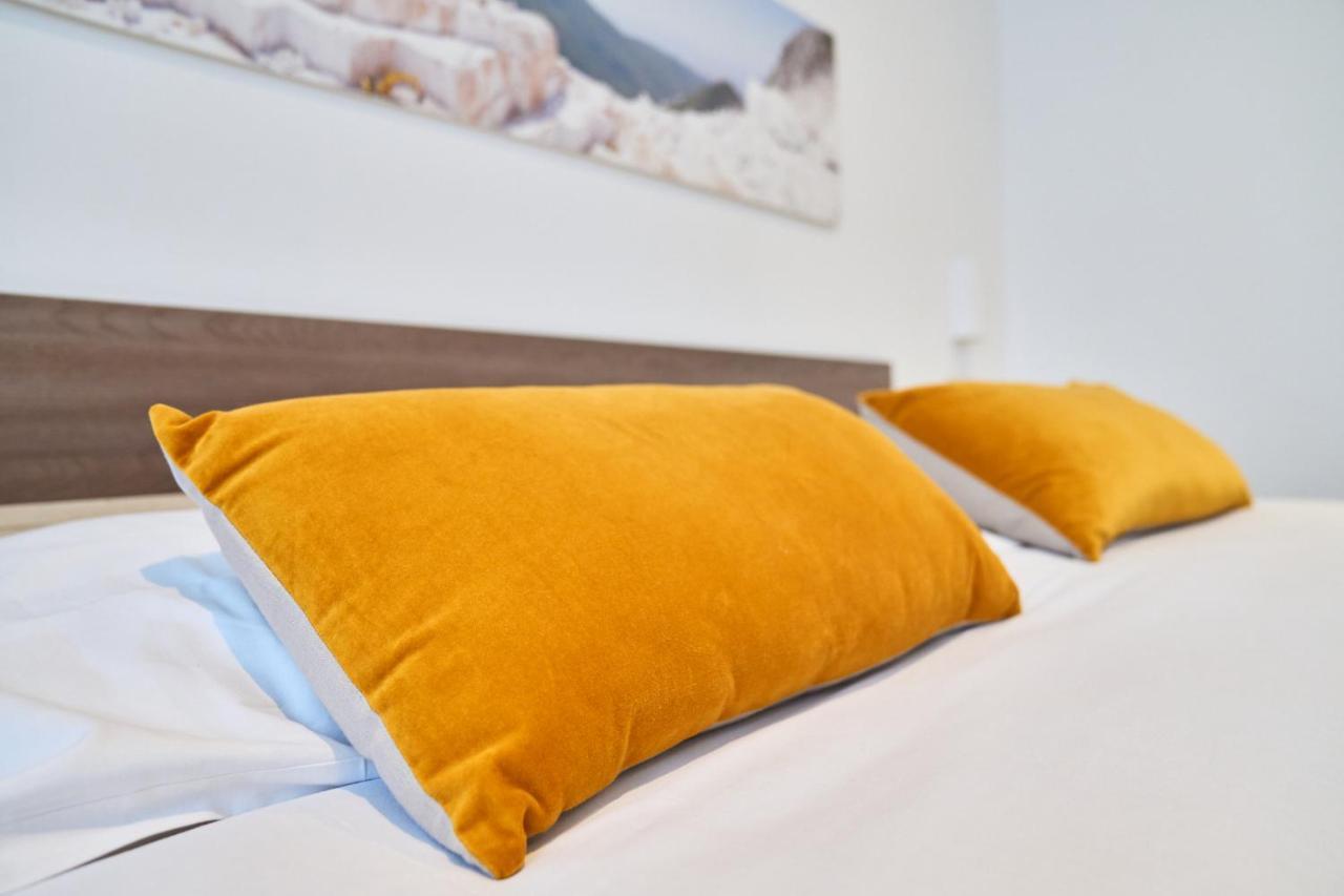 Firmafede Guest House Sarzana Bagian luar foto