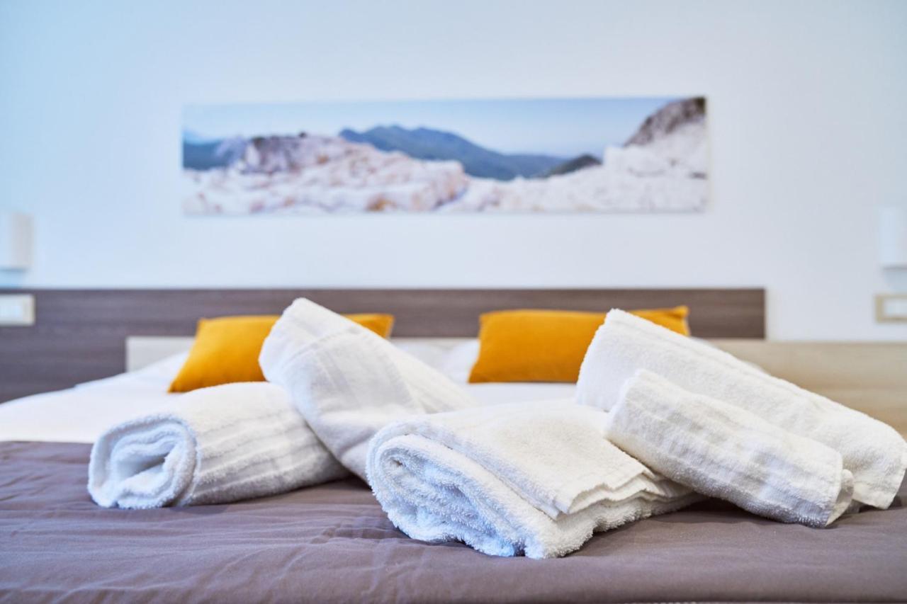 Firmafede Guest House Sarzana Bagian luar foto