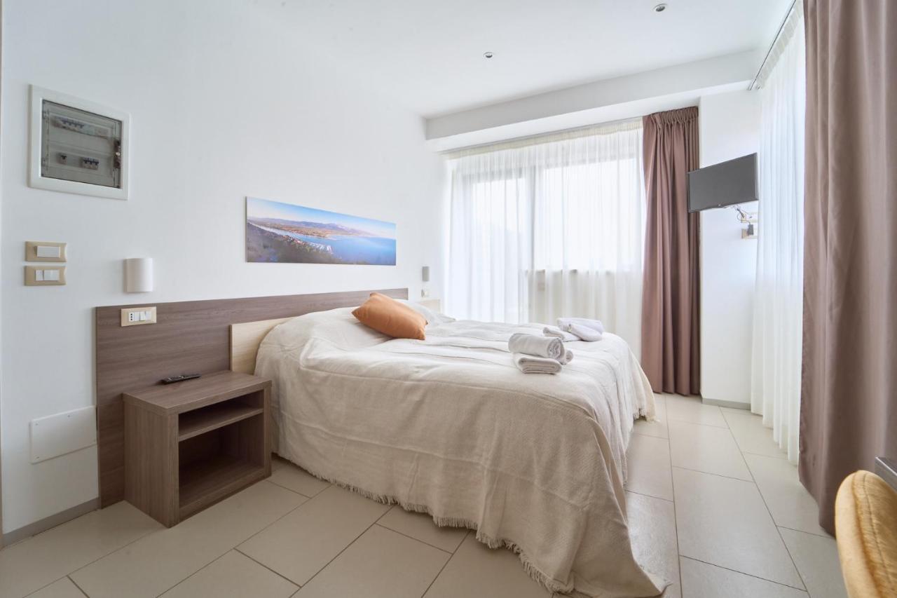Firmafede Guest House Sarzana Bagian luar foto
