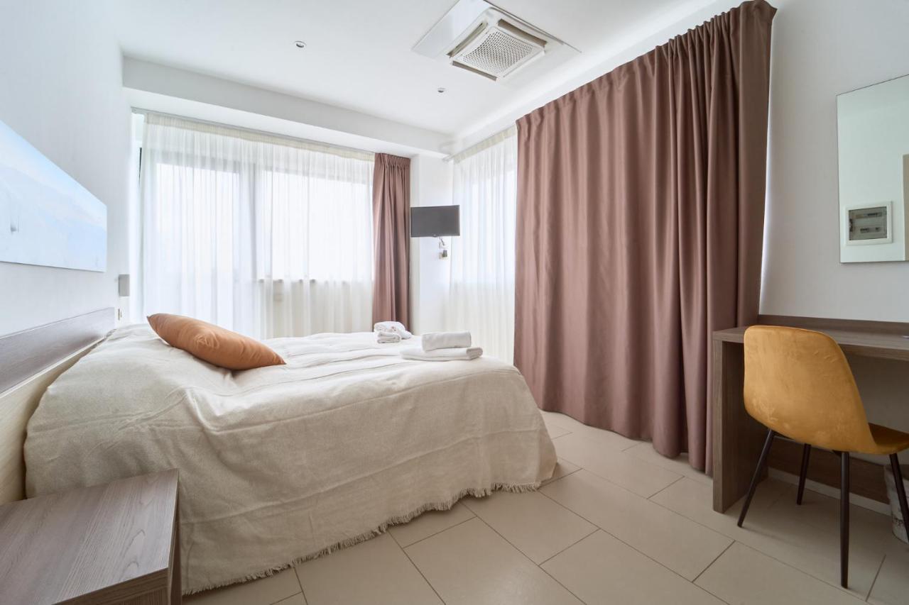 Firmafede Guest House Sarzana Bagian luar foto