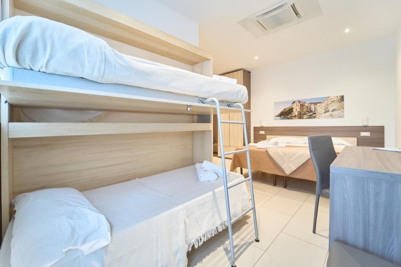 Firmafede Guest House Sarzana Bagian luar foto