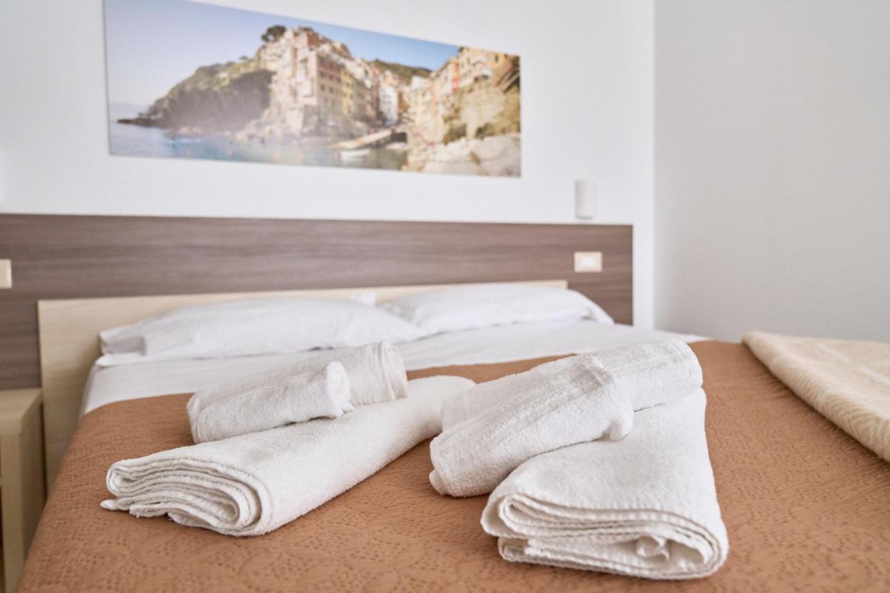 Firmafede Guest House Sarzana Bagian luar foto
