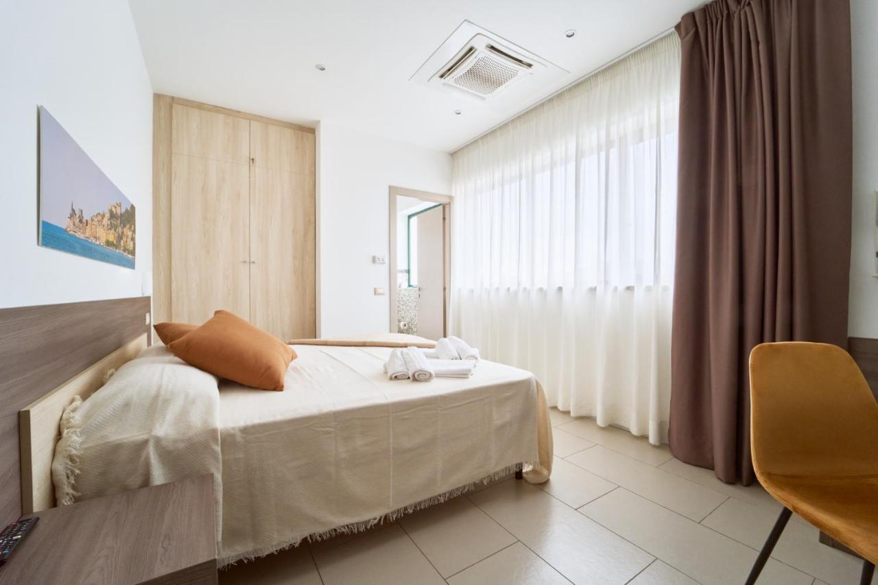 Firmafede Guest House Sarzana Bagian luar foto