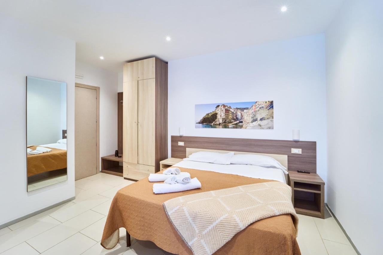 Firmafede Guest House Sarzana Bagian luar foto