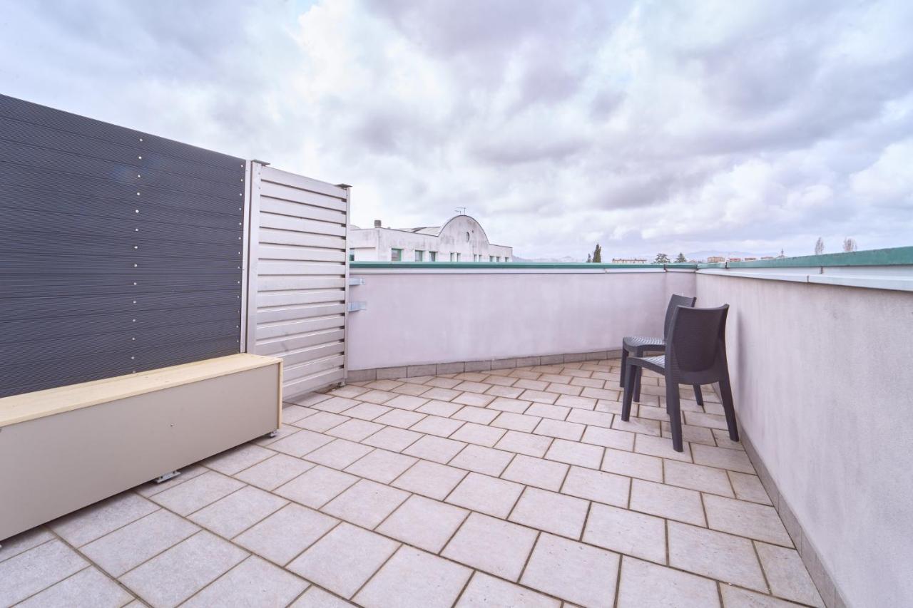Firmafede Guest House Sarzana Bagian luar foto