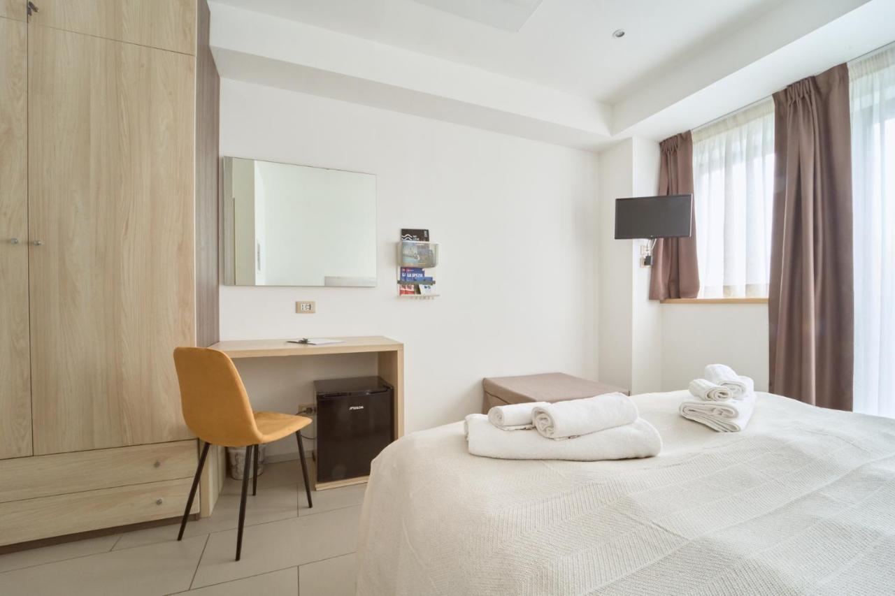 Firmafede Guest House Sarzana Bagian luar foto