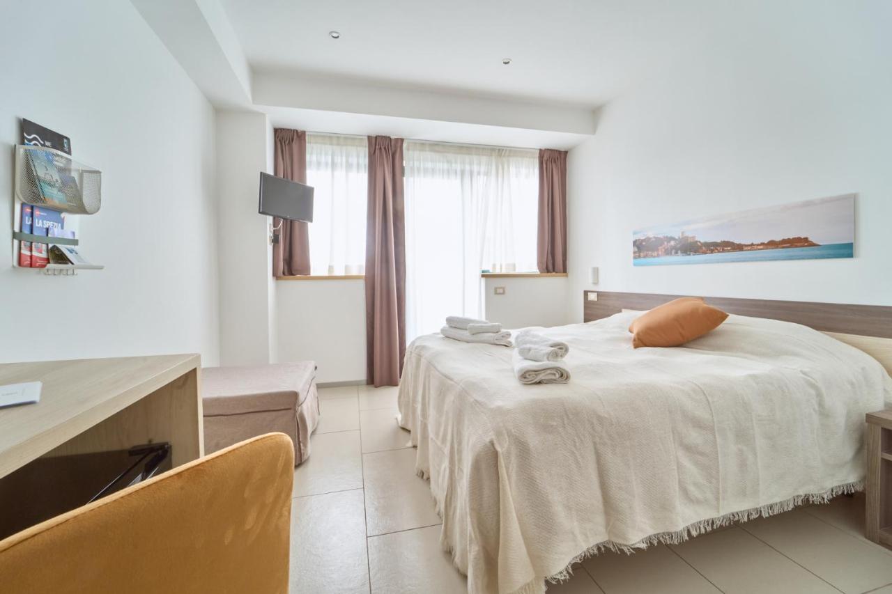Firmafede Guest House Sarzana Bagian luar foto